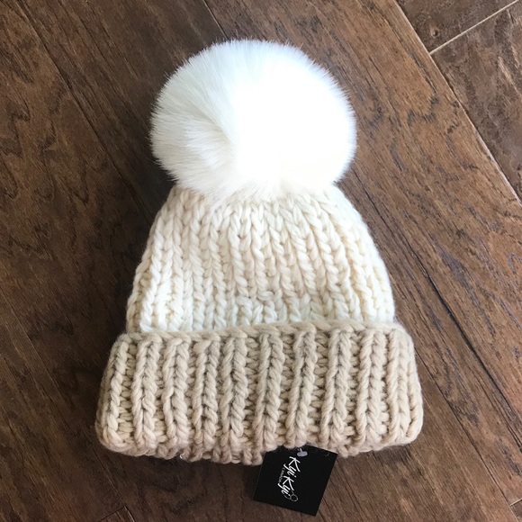⛄️ 50% off⛄️ LAST ONE!!! KYI KYI Canada Chunky Knit Cap - Picture 2 of 4